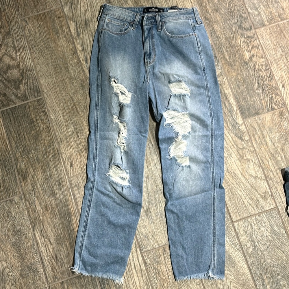 Hollister ultra high rise mom Jean size w29 L27